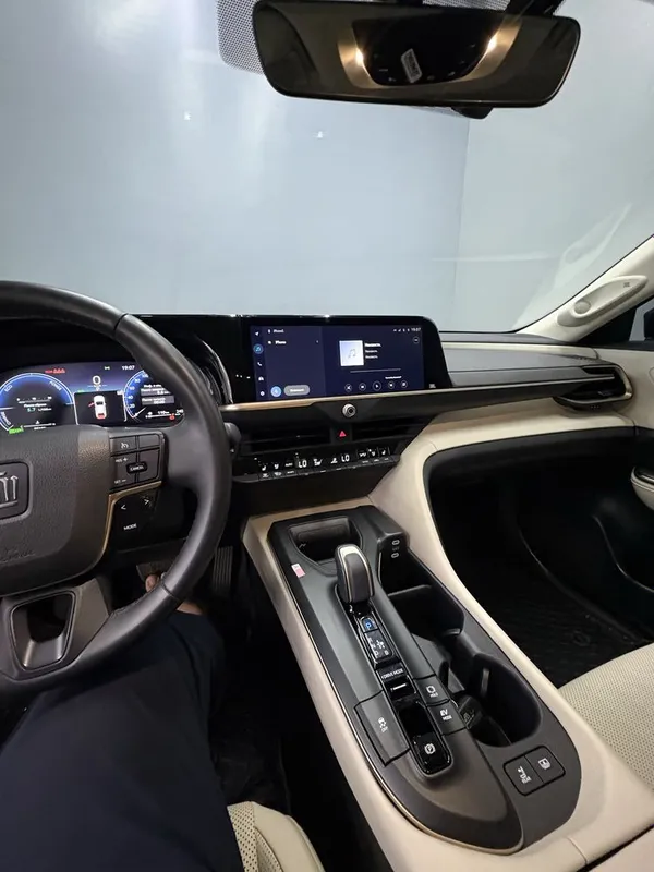 Toyota crown 2024 gibrid 8