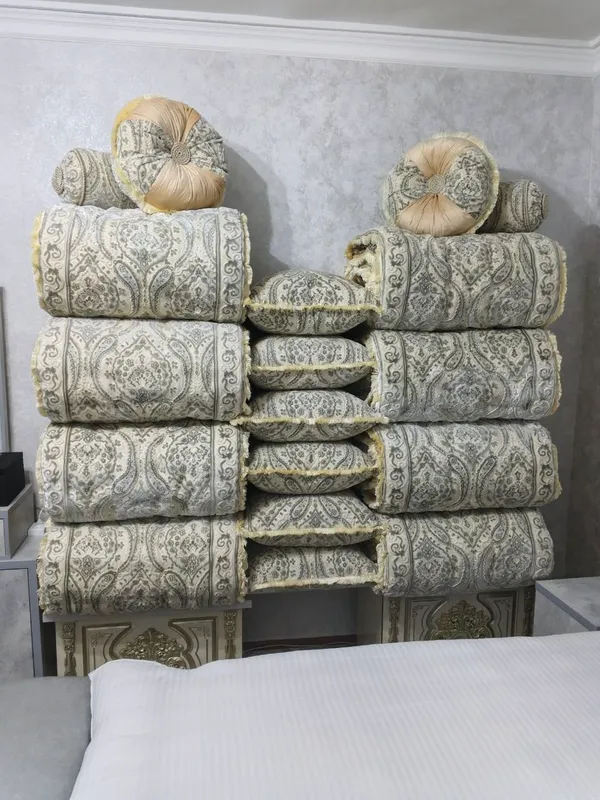 koʻrpacha 8 ta yostiq 6 ta koʻrpacha 8 ta yostiq 6 ta