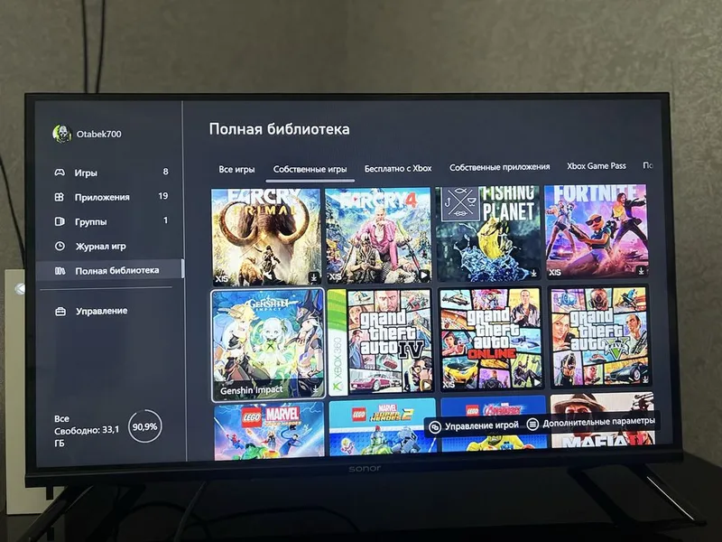 Xbox Series S o‘yinlar va ikkita джойстик bilan 2