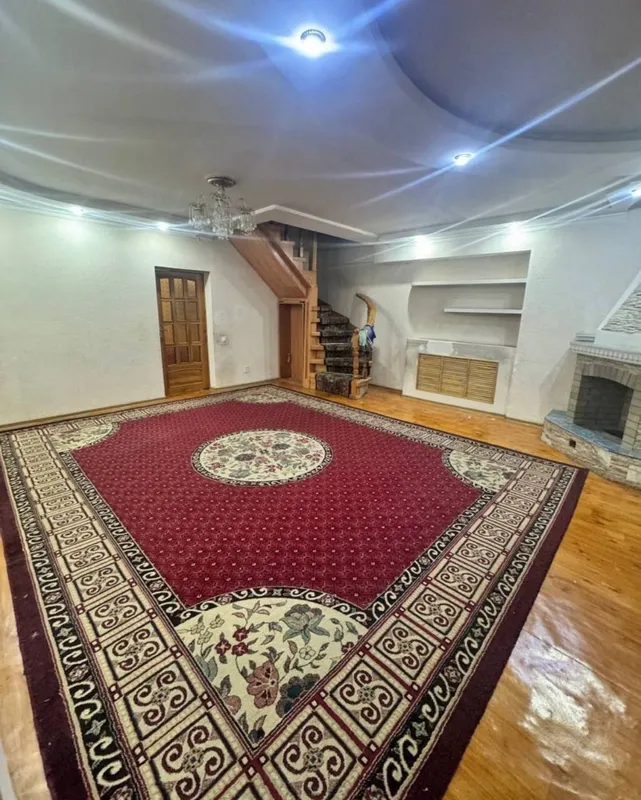 Продаётся просторная 4-комнатная квартира, 100 м², 3–4 этаж из 10, Яккасарайский район 2