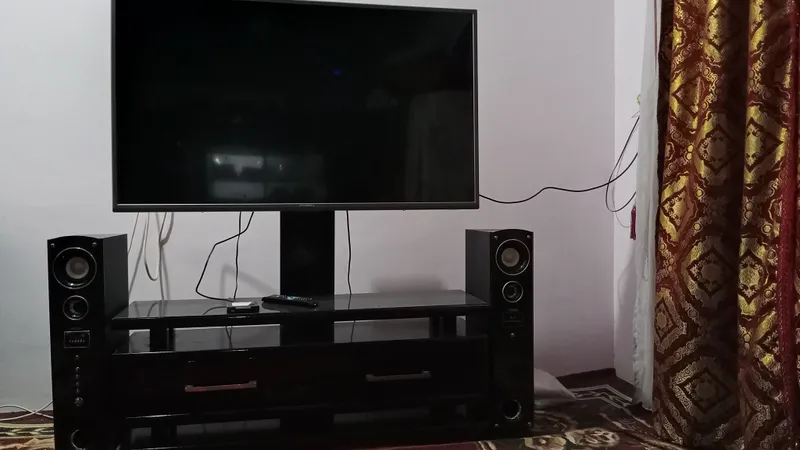 Телевизор 55" + домашний кинотеатр + подставка 2 Телевизор 55" + домашний кинотеатр + подставка 2