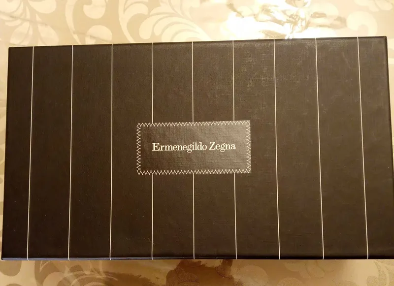 Брендовая коробка Ermenigildo Zegna и белая шкатулка.Цена30тыс за все — фото 6