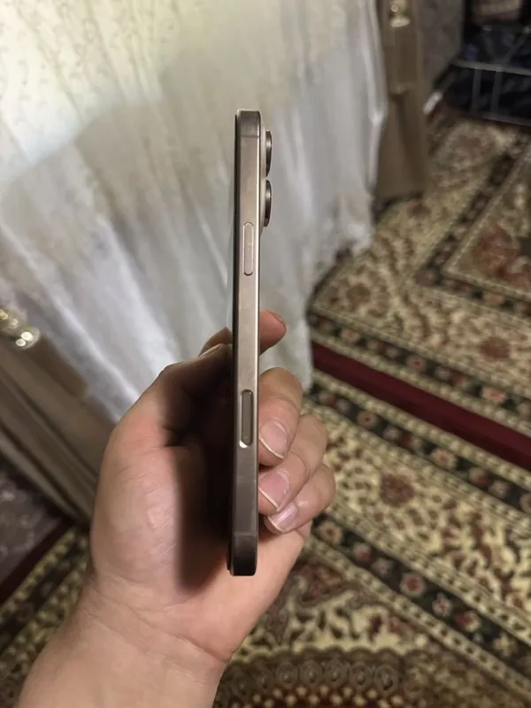 iPhone 16 pro max gold titanun 4 iPhone 16 pro max gold titanun 4