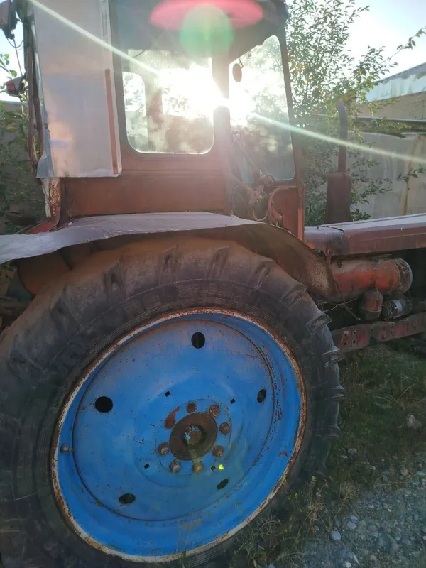 Traktor sotiladi 4