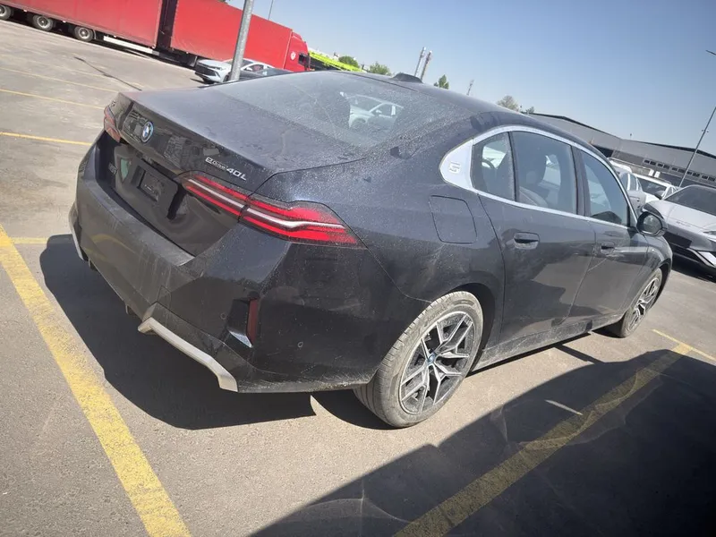 BMW i5 40L M-Sport 2025 yil full dop opsiya — фото 1