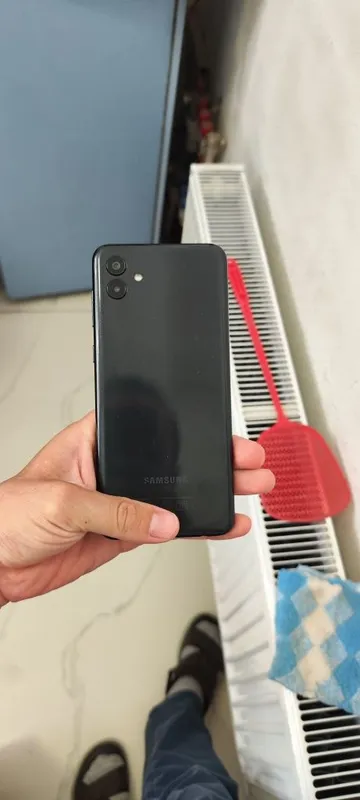 Samsung A04. ideal