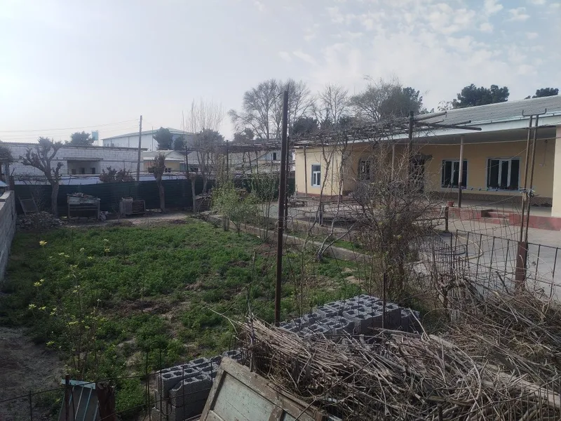 Продается дом с двором 3