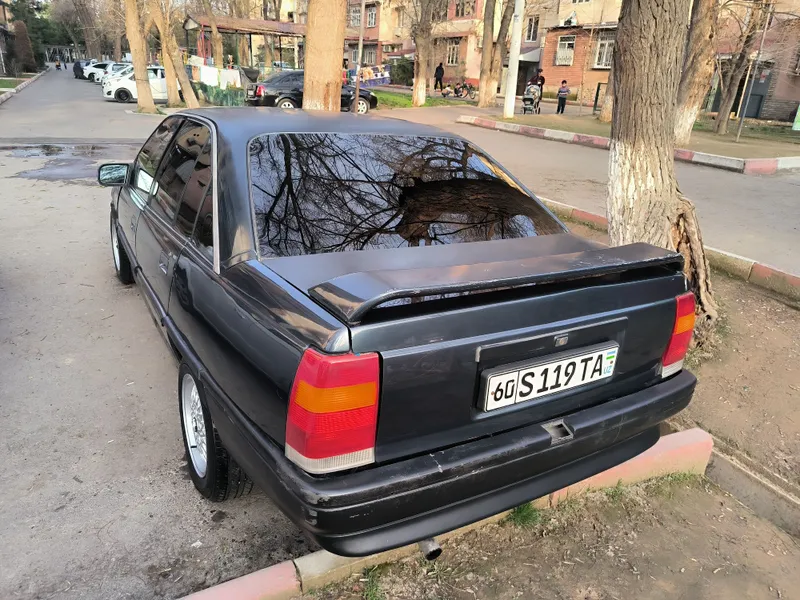 Opel omega A 1987 Gaz/Benzin (Metan) — фото 1