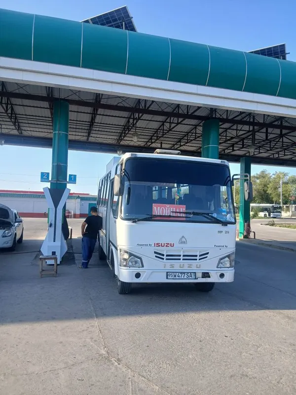 Isuzu NP 26 Metan 1 Isuzu NP 26 Metan 1