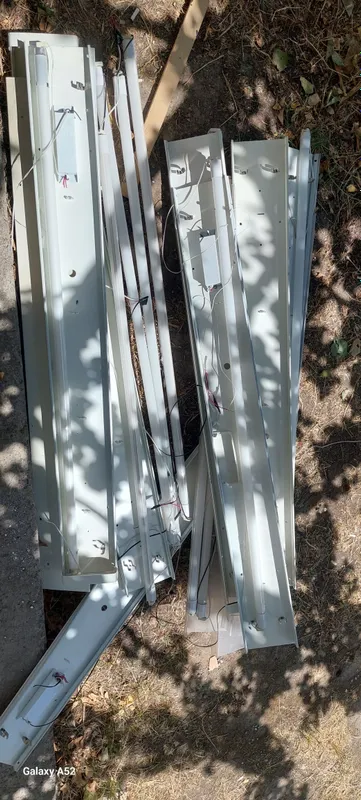 led lampalar kamida 100 yoki 150 ta bor led lampalar kamida 100 yoki 150 ta bor
