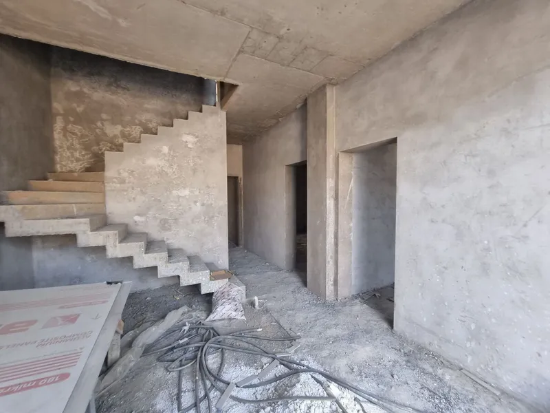 Hovli uchaska oltin tepada 45.000$ srochna 1