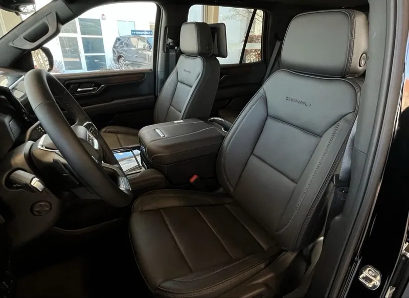GMC Yukon Denali Black Edition 2026 7 GMC Yukon Denali Black Edition 2026 7