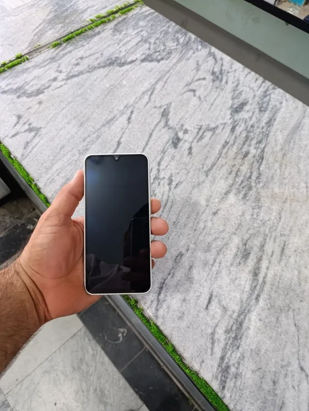 Samsung A 16 xolati idyal srocni sotaman xotirasi 256 8 oprativkasi 5
