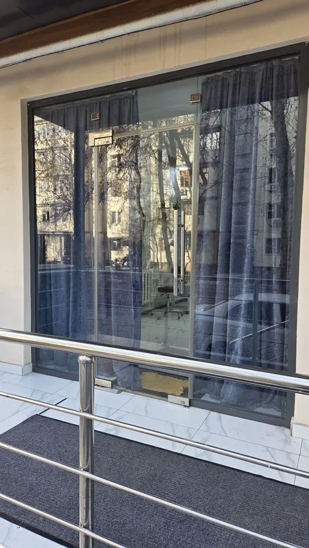 SHOSHILINCH. Sergeli yarmarkada go‘zallik saloni uchun xonalar ijaraga beriladi 2 SHOSHILINCH. Sergeli yarmarkada go‘zallik saloni uchun xonalar ijaraga beriladi 2