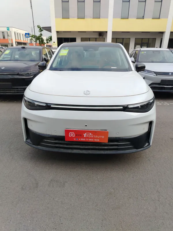 Leapmotor c10 Hybrid restayling, dop opsiya li hamma rangi bor