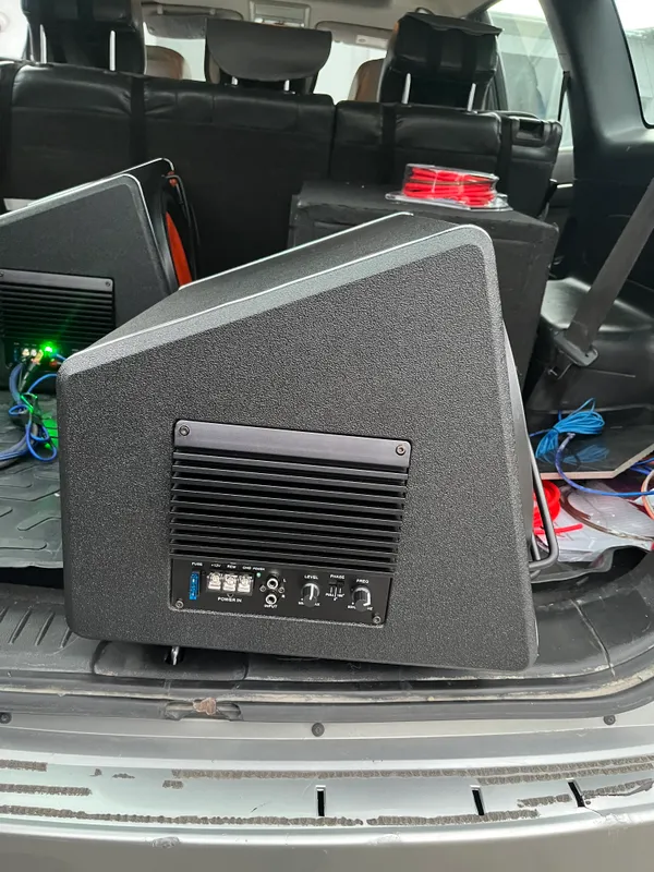 Сабвуфер JBL активный состояние отличное