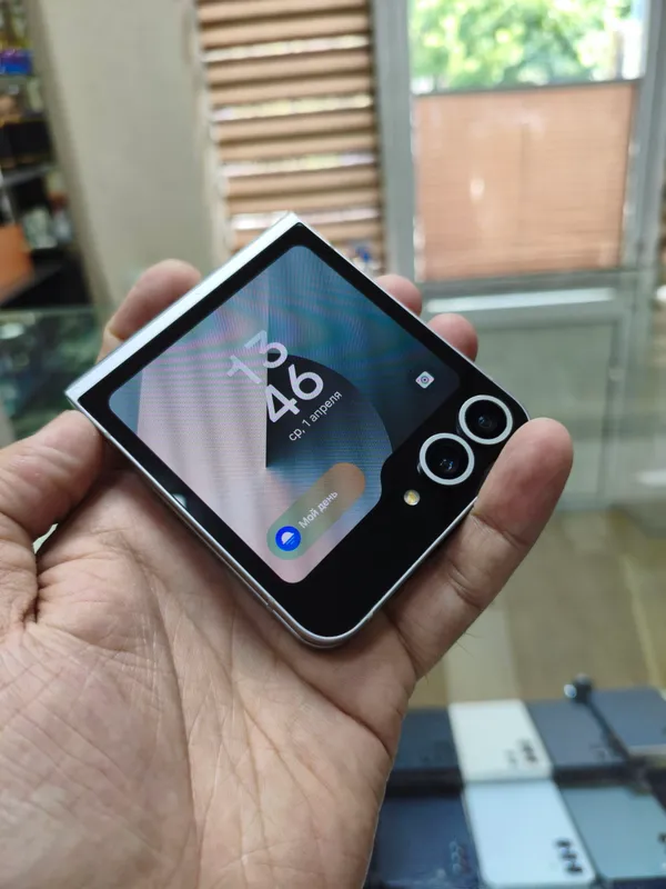 Samsung Z Flip 6 2