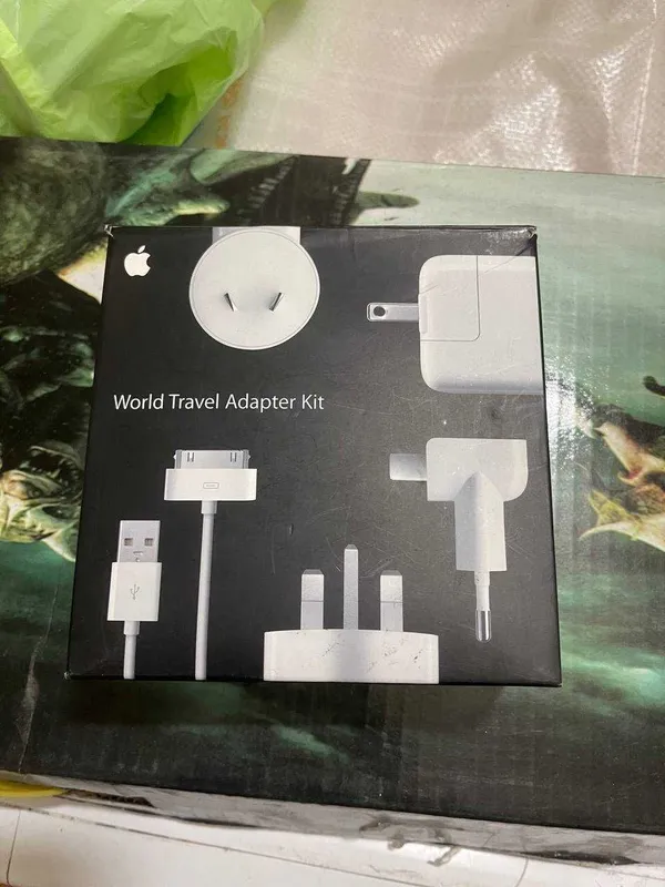 Оригинальный комплект адаптеров Apple World Travel Adapter Kit 1 Оригинальный комплект адаптеров Apple World Travel Adapter Kit 1