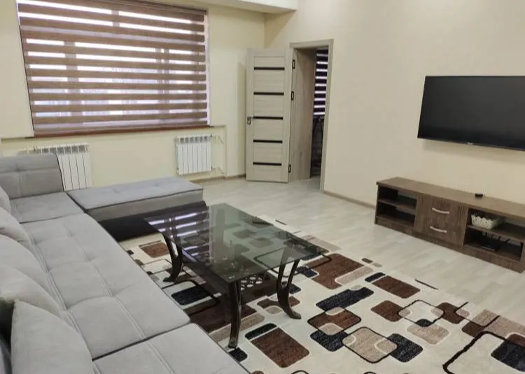 Kvartira ijarasi, 3 xonali, 78 m², 5/7 qavat, «Karasaray» JK 1