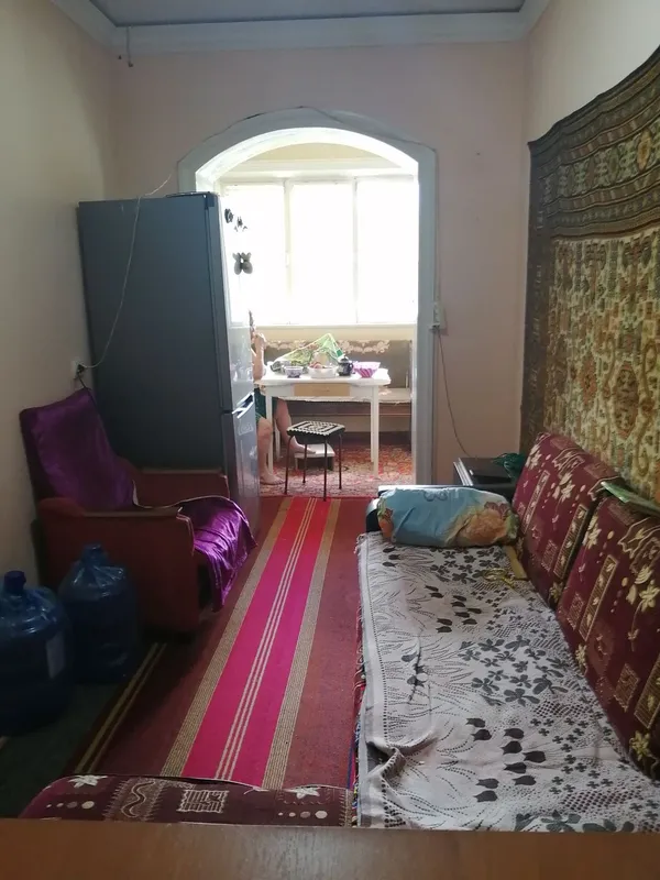 Продается 3х комн квартира в городе, ориентир кафе "Ахмадчиз" 3