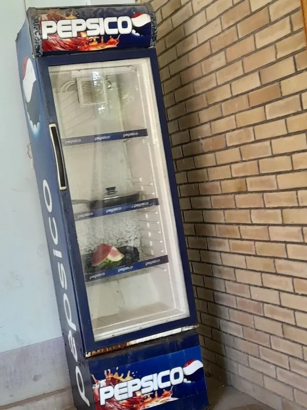 Vitrina xaladenlik sotiladi 1
