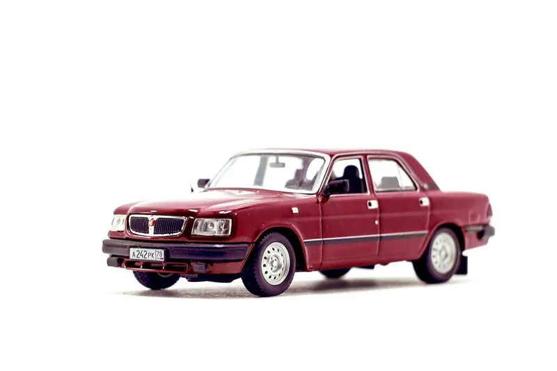 ГАЗ-3110 от фирмы IST models, масштаб 1:43, коллекционая модель. — фото 1