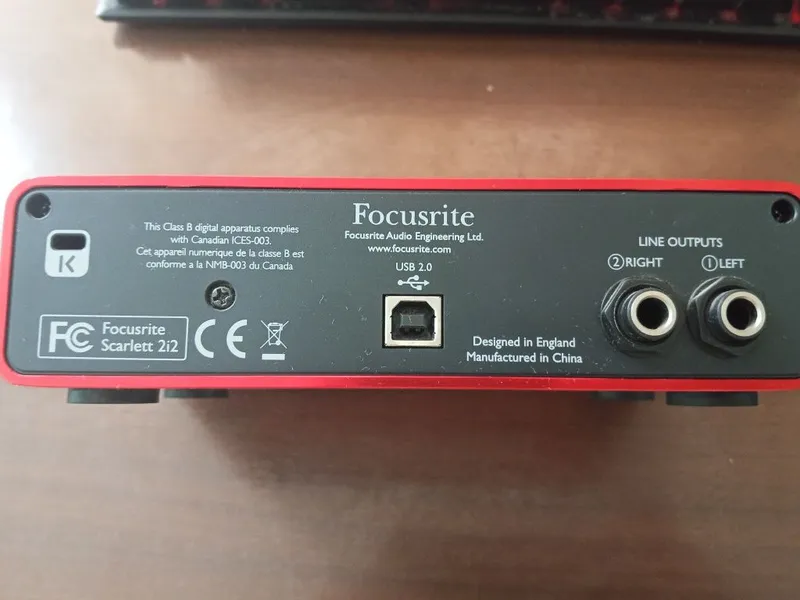 Продается звуковая карта Focusrite Scarlett 2i2 1st gen — фото 3