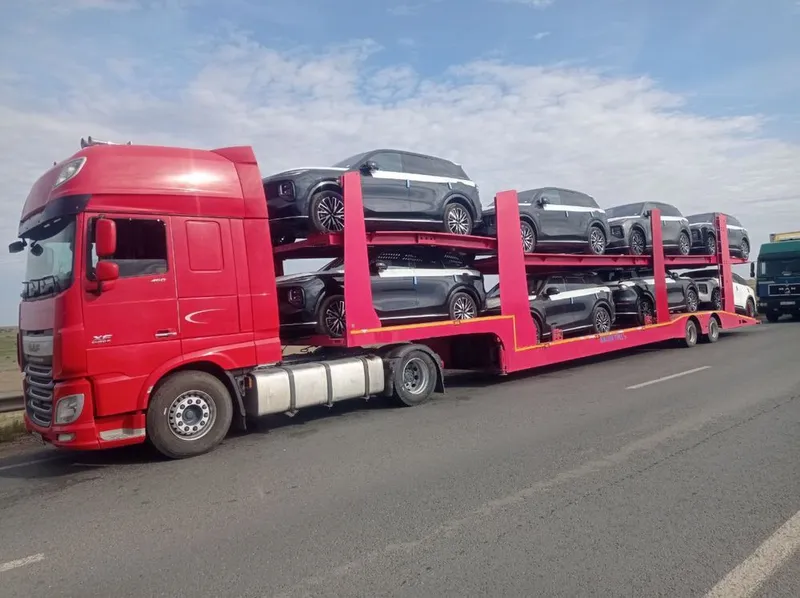 Продаётся комплект DAF 460. Высокий кабина.Прицеп 2024 года — фото 1