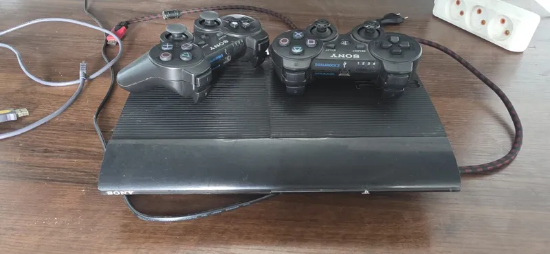 Play Station 3 sotiladi narxi kelishiladi 2 ta pult bonusiga 2 Play Station 3 sotiladi narxi kelishiladi 2 ta pult bonusiga 2