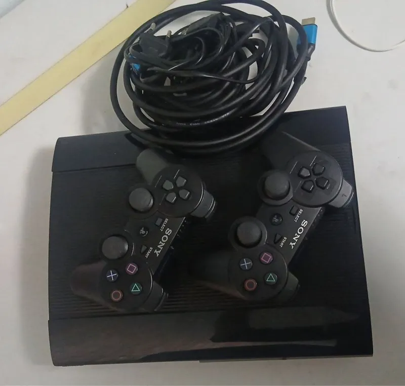 playstation 3 Super slim. 2 ta joystick uyinlari bilan. KOREA region 3