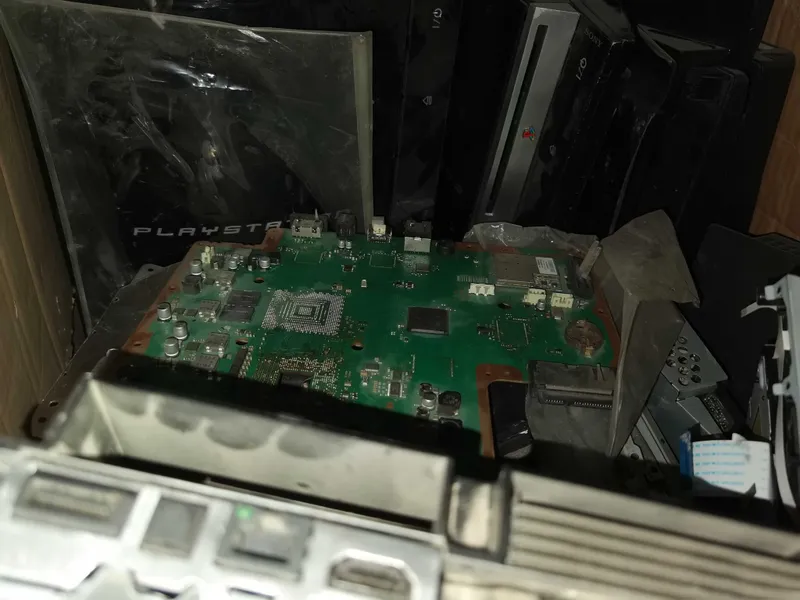 Продам PlayStation 3 FAT 2 Продам PlayStation 3 FAT 2