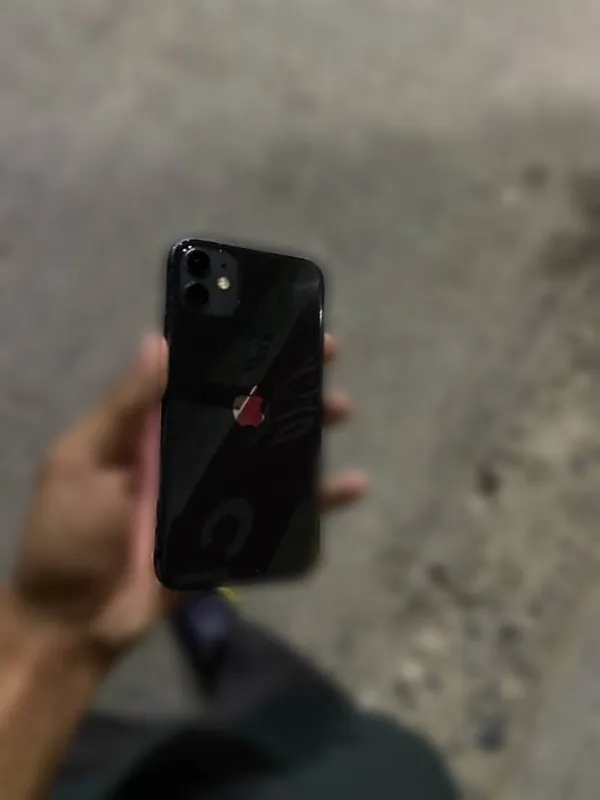 📱iphone11     Память 128.   Цена 190$ 2