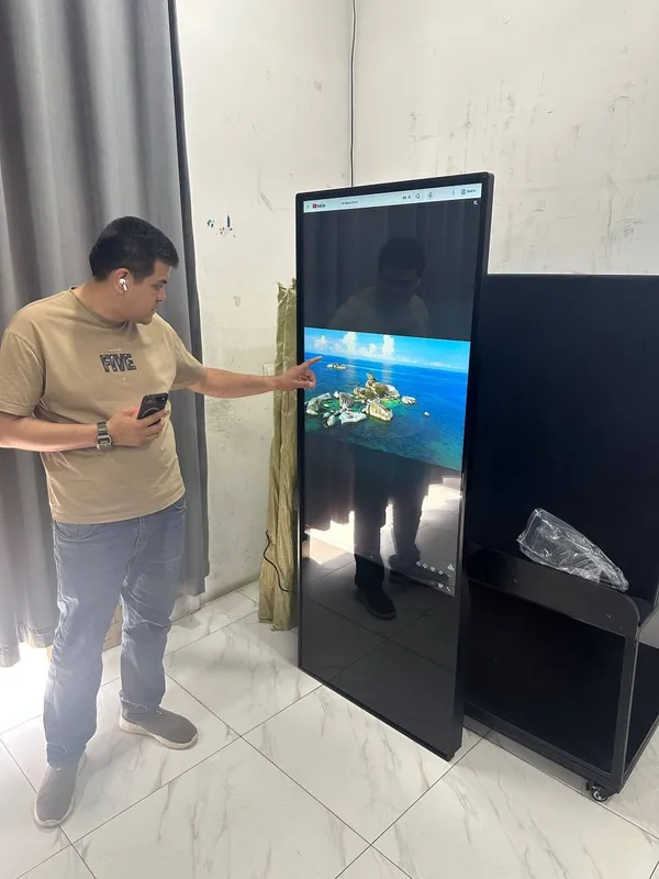 Интерактивный инфо-киоск info-kiosk вертикальный, экран 55 Windows — фото 2