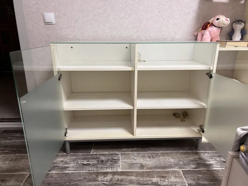 Продается стеклянная тумба-шкаф — фото 2 Продается стеклянная тумба-шкаф — фото 2
