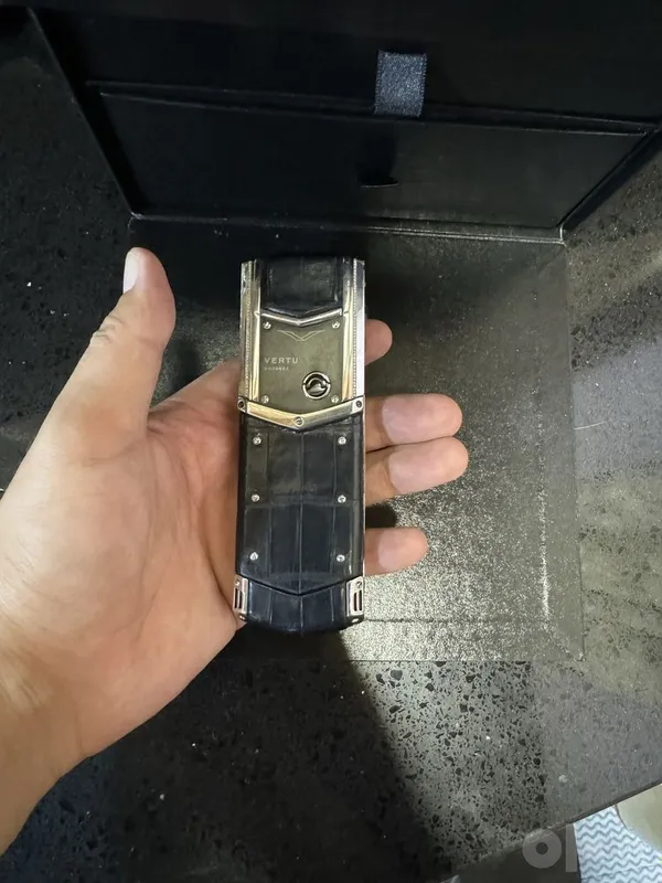 Vertu Sugnature S Diamond crocodile, to‘liq komplekt 6 Vertu Sugnature S Diamond crocodile, to‘liq komplekt 6