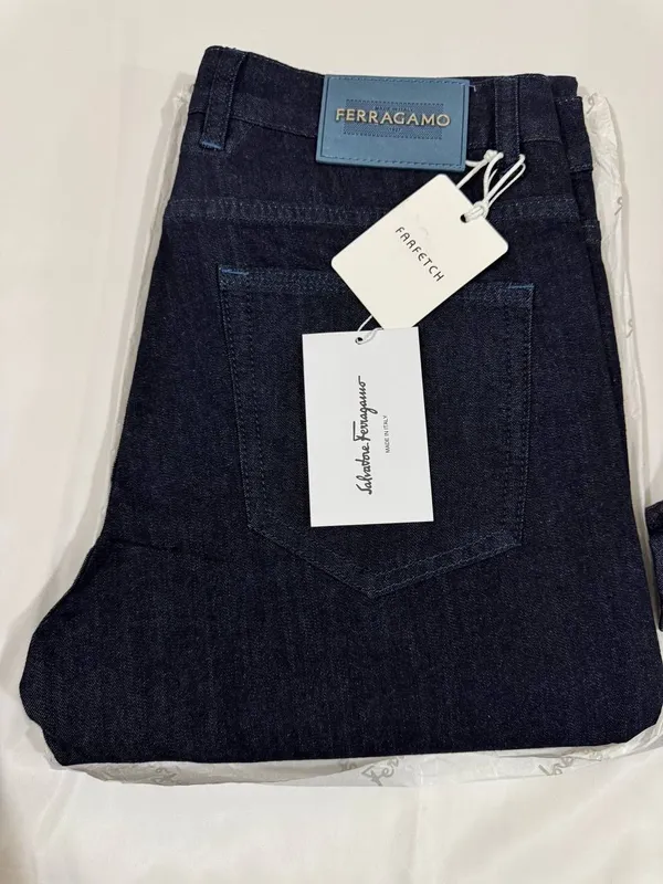 Salvatore Ferragamo (в комплекте фирменные бирки, на одной из моделей 8
