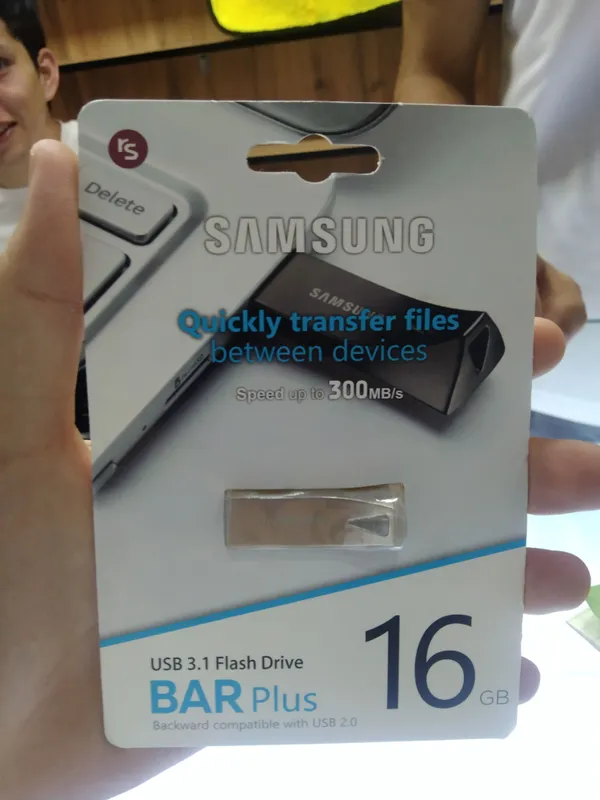 флешка Samsung 16GB