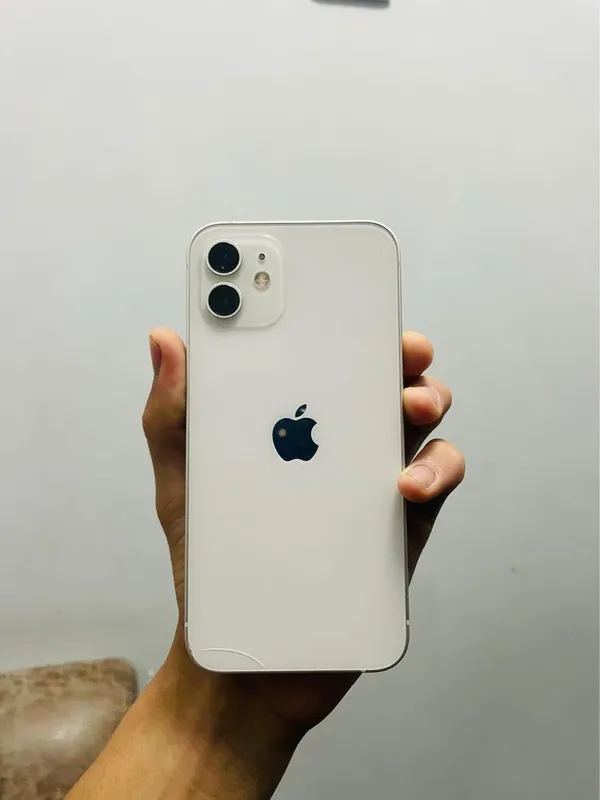 Iphone 12. 4 Iphone 12. 4
