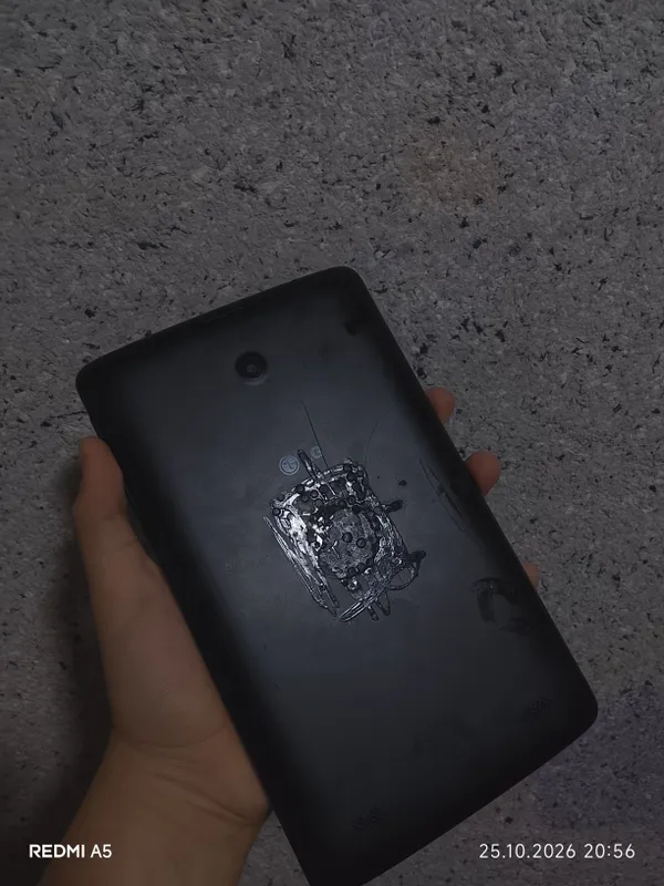 LG в отличном состоянии, открывает YouTube и игры. 2