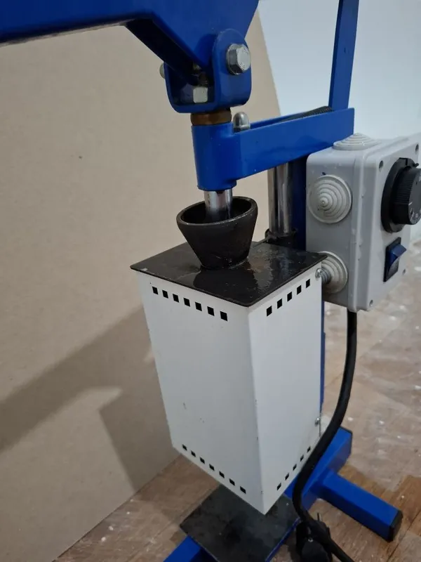 Ruchnoy plastmassa qòyadigan apparat sotiladi 4