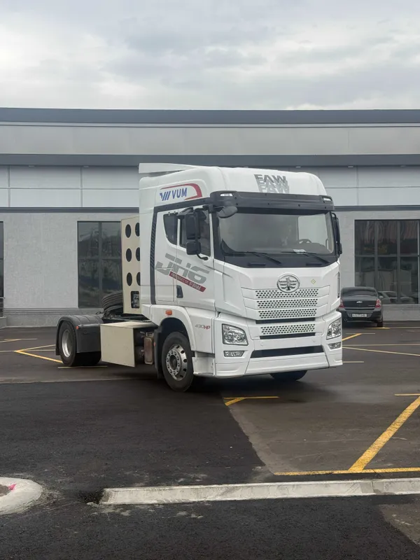 Сотувда мавжуд! Седельный тягач FAW JH6 CNG 4x2 Сотувда мавжуд! Седельный тягач FAW JH6 CNG 4x2