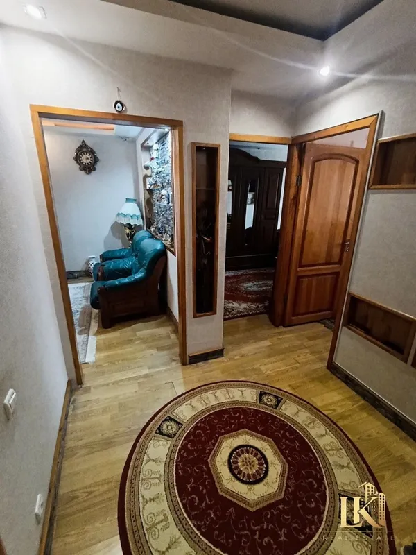Продаётся уютная 3-комнатная квартира с ремонтом, полностью меблированная, в кирпичном доме — фото 9