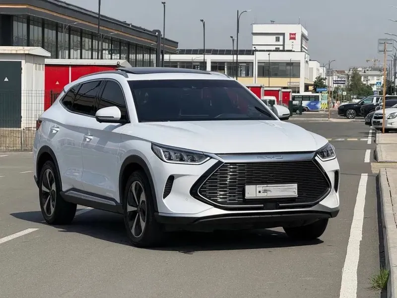 BYD Gibrid 2 pazitsiya 2023 yil 28000 km Toza bir qol