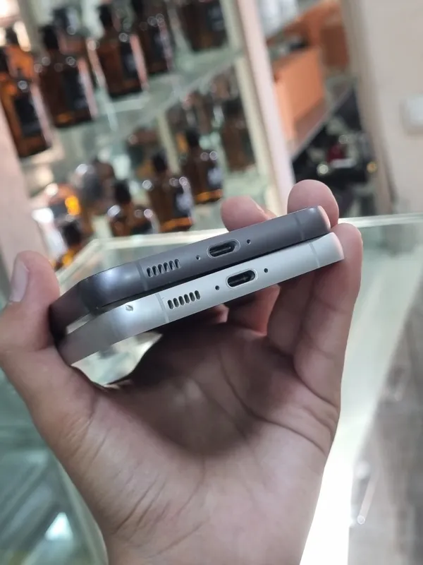 Samsung S23FE 4
