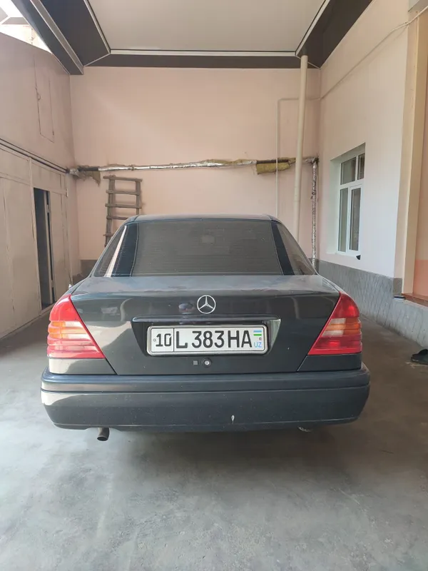 Mercedes-benz c180 1
