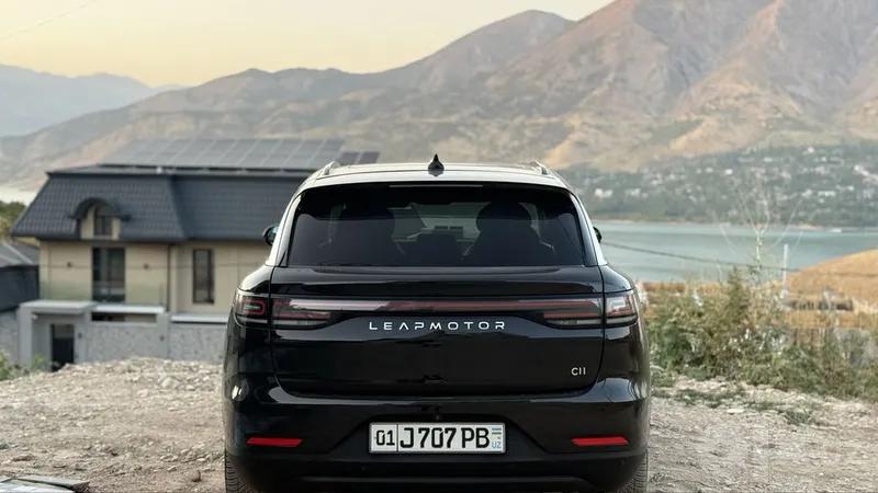 Leapmotor C11 sotiladi / Lyuk-panoramali 2 Leapmotor C11 sotiladi / Lyuk-panoramali 2