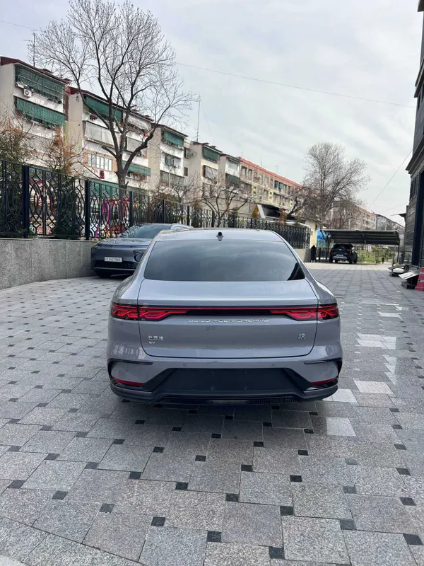 BYD Han 2025 Lidarli 701 km 9.200 km yurgan — фото 3