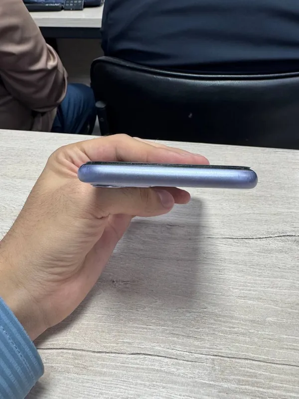 Ipxone 11 128 gb yokis 71 pas kopiya beriladi.
