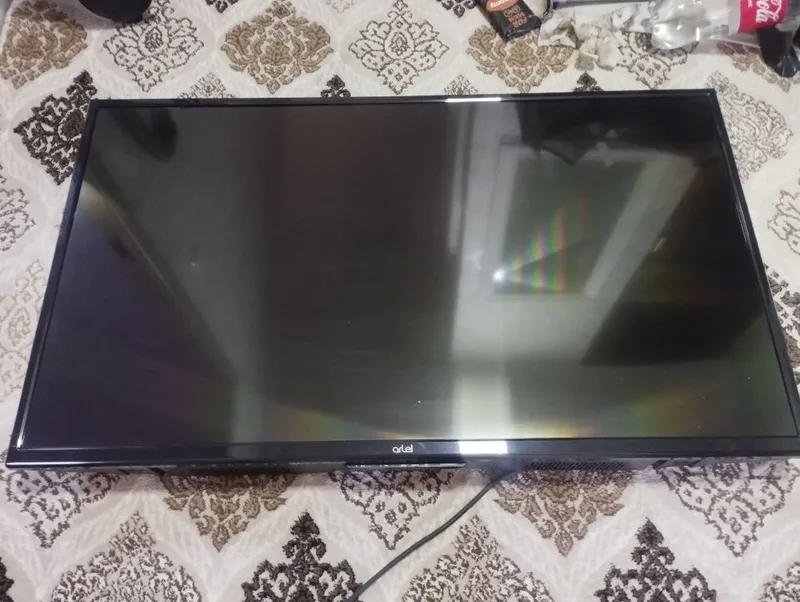 Televizor sotiladi