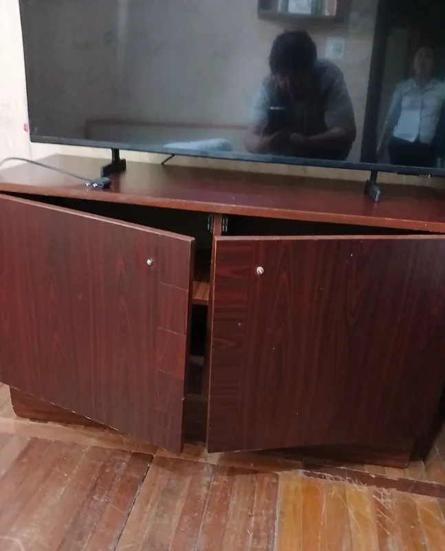 Продам б/у тумбу под телевизор 1 Продам б/у тумбу под телевизор 1